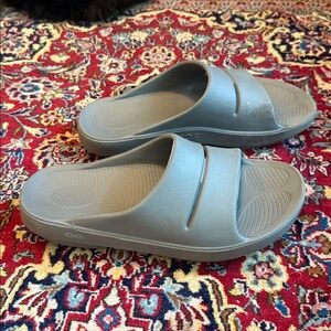 Oofos Ooahh NWT Black Luxe Slides M9 W11 EU42